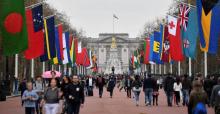 Les drapeaux des pays membres du Commonwealth plantés le long de l'avenue menant à Buckingham Palace, dans le centre de Londres le 15 avril 2018