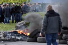 Des employés en grève de la tuberie Vallourec de Saint-Saulve (Nord), le 25 avril 2018