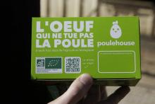 Une boîte d'ouefs bio produits dans la ferme de Coussac-Bonneval (40 km au sud de Limoges) de la start-ip Poulehouse, le 6 avril 2018