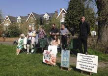 Des militants anti-avortement devant la clinique Marie Stopes à Ealing dans l'ouest de Londres, le 21 avril 2018