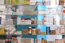 Des médicaments produits par Merck KGaA exposés dans le musée du laboratoire allemand à Darmstadt, le 3 mars 2015