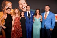 Une partie de l'équipe du film "Contrôle parental" avec (de gauche à droite) la réalisatrice Kay Cannon et les acteurs Leslie Mann, Gideon Adlon, Ike Barinholtz, Geraldine Viswanathan et John Cena à W