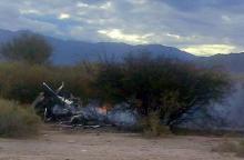 Photo des hélicoptères détruits dans la collision qui a coûté la vie à 10 personnes sur le tournage de l'émission "Dropped" près de Villa Castelli en Argentine le 10 mars 2015