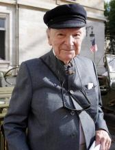 Franck Bauer, ultime survivant de l'équipe de speakers français de Radio-Londres durant la Seconde Guerre mondiale, le 17 juin 2009 à Paris