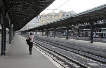 Les quais de la Gare de l'Est à Paris. Après le coup de semonce du 22 mars, place au combat: avec un TGV sur huit en moyenne mardi, les cheminots donnent le ton de cette grève longue distance visant à