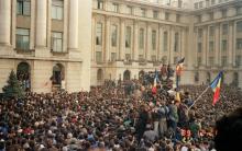 Manifestation anticommuniste à Bucarest le 21 décembre 1989, au début du soulèvement qui a mené au renversement du dictateur Nicolae Ceausescu