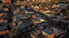 Capture d'image de la télévision montrant un bidonville dans les environs d'Asuncion,le 17 avril 2018 au Paraguay