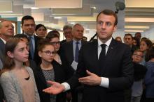 Le président Emmanuel Macron rencontre des collégiens, le 19 avril 2018 à Mirecourt