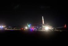 Un avion de la Malaysian Airlines sorti de piste à l'aéroport de Katmandou, le 19 avril 2018 au Népal