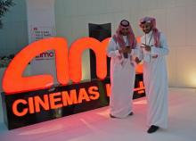 Une photo fournie par les services royaux saoudiens montre une projection test dans la première salle de cinéma rouverte à Ryad depuis 35 ans, le 18 avril 2018