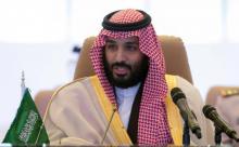 Photo distribuée par le palais royal saoudien montrant le prince héritier Mohamed ben Salmane, le 26 novembre 2017 lors d'une réunion officielle à Ryad