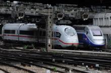 Un TGV et un train allemand de la Deutsche Bahn