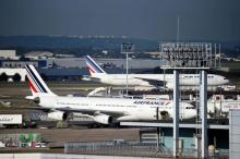 Des avions d'Air France parqués à Orly. Air France prévoit d'assurer 75% de ses vols mardi, à l'occasion de la quatrième journée de grève pour les salaires à l'appel d'une large intersyndicale, a indi