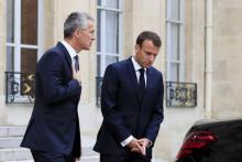 Le président Emmanuel Macron et le secrétaire général de l'Otan Jens Stoltenberg (G) à l'Elysée, le 15 mai 2018