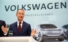 Herbert Diess, patron du groupe Volkswagen, lors d'une conférence de presse à Wolfsburg, dans le nord de l'Allemagne, le 13 avril 2018