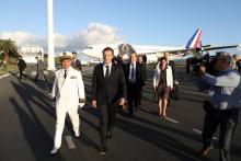 Le président Emmanuel Macron à son arrivée à Nouméa le 3 mai 2018