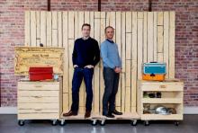 Les co-fondateurs du site de bricolage "ManoMano", Philippe de Chanville (G) et Christian Raisson (D) au siège de l'entreprise à Paris le 14 mars 2018