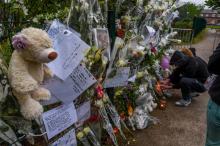 Des fleurs et des messages le 29 avril 2018 à Wambrechies, dans le Nord, à la mémoire d'Angélique, 13 ans, retrouvée morte à Quesnoy-sur-Deüle