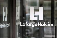 Le logo du cimentier franco-suisse LafargeHolcim, le 9 mars 2017 à Paris