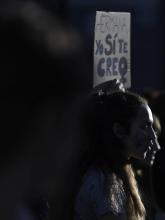 Une foule d'Espagnoles a défilé vendredi 4 mai à Madrid contre un jugement disculpant de "viol" cinq hommes se surnommant "la meute".