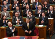 Le Premier ministre hongrois Viktor Orban a prêté serment jeudi 10 mai pour un troisième mandat consécutif après avoir officiellement été réélu par le Parlement