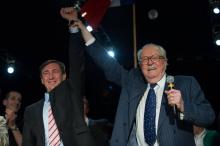 Bernard Monot lors d'un meeting avec Jean-Marie Le Pen le 15 mai 2014