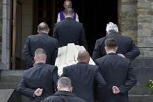 Le cercueil de Maurane est conduit dans l'église Notre-Dame-des-Grâces de Bruxelles, le 17 mai 2018