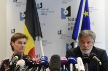 Wenke Roggen (g) et Eric Van der Sypt, du parquet fédéral belge, donnent une conférence de presse à Bruxelles, le 30 mai 2018