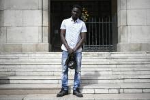 Mamoudou Gassama, un Malien de 22 ans, devant la mairie de Montreuil le 28 mai 2018