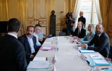 Le Premier ministre Edouard Philippe (D) et Philippe Martinez (G), secrétaire général de la CGT, reçu à Matignon le 25 mai 2018 à Paris