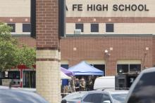 Le Santa Fe High School où un élève a tué 10 personnes et en a blessé 10 autres vendredi