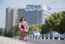 Le sigle de ZTE sur un immeuble de bureaux à Shanghai, le 3 mai 2018