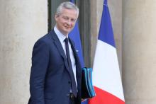 Le ministre français de l'Economie Bruno Le Maire à sa sortie de l'Elysée le 11 avril 2018. Le ministre affirme que les mouvements sociaux, et notamment à la SNCF, commencent à avoir un impact sur l'é