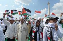 Des musulmans indonésiens manifestent contre le transfert de l'ambassade amériaine en Israël à Jérusalem, le 11 mai 2018 à Jakarta