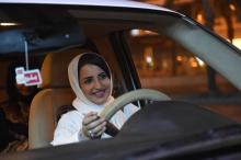 La Saoudienne Samar Almogren au volant de sa voiture, le 24 juin 2018 à Ryad, le jour de la levée de l'interdiction aux femmes de conduire