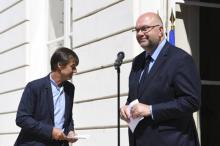 Stephane Travert et Nicolas Hulot à l'issue d'une conférence de presse sur le glyphosate, à Paris le 22 juin 2018