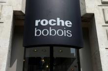 Logo du distributeur français de meubles Roche Bobois prise le 6 juin 2018