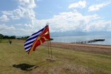 L'accord sur le nom de la Macédoine a été signé le 17 juin 2018, sur les bords du lac Prespa, à la frontière entre la Grèce et la Macédoine