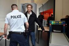 Gilles Bertin, braqueur de la Brink's en avril 1988, passe le contrôle de sécurité à l'entrée du tribunal de Toulouse, le 6 juin 2018