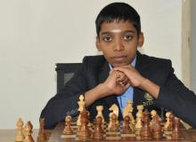 Fils d'ujn employé de banque indien, Rameshbabu Praggnanandhaa est devenu à douze ans le deuxième plus jeune grand maître international de l'histoire des échecs