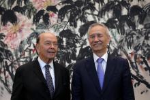 Le secrétaire américain au Commerce Wilbur Ross (g) et le vice-Premier ministre chinois Liu He, le 3 juin 2018 à Pékin