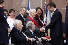 Daniel Cordier et le président Emmanuel Macron le 18 juin 2018 au Mémorial du Mont Valérien