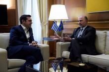 Le premier ministre grec Alexis Tsipras et le commissaire européen aux Affaires économiques Pierre Moscovici, le 8 février 2018 à Athènes