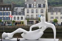Oeuvre d'Henry Moore "Large Reclining Figure - 1938" installée à Brest en juin 2018