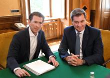 Le chef du gouvernement de Bavière, Markus Söder (d) et le chancelier autrichien Sebastian Kurz à Vienne, le 20 juin 2018