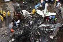 Cinq personnes ont péri le 28 juin 2018 en Inde dans le crash d'un petit avion sur un chantier au milieu de Bombay, en Inde
