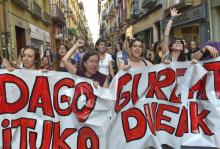 Manifestation à Pampelune, le 21 juin 2018 en Espagne, après l'annonce de la libération sous caution de "La Meute", cinq hommes qui avaient abusé d'une jeune femme pendant les fêtes de la San Fermin,