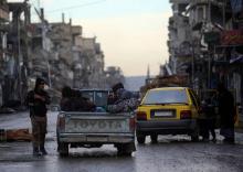 Les forces de sécurité à Raqa annoncent un couvre-feu de deux jours à partir de dimanche pour prévenir d'éventuelles attaques du groupe Etat islamique (EI) dans cette ville du nord de la Syrie