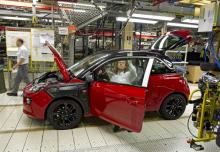 La production de l'Opel Adam à l'usine d'Eisenach, en Allemagne, le 10 janvier 2013