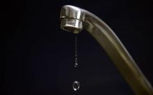 La société Saur a de nouveau été condamnée pour avoir réduit le débit de la fourniture d'eau chez un particulier, une pratique illégale depuis une loi de 2013